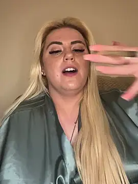 Snapshot of Blondiee3088 chatting on 02.27.25 Blondiee3088 online show from 02.27.25