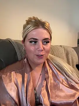 Snapshot of Blondiee3088 chatting on 03.20.25 Blondiee3088 online show from 03.20.25