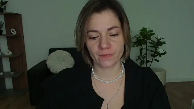 Snapshot of MariaSttone chatting on 12.04.24 MariaSttone online show from 12.04.24