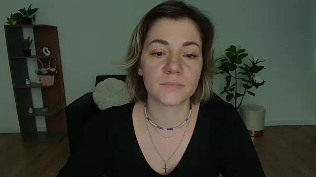 Snapshot of MariaSttone chatting on 12.11.24 MariaSttone online show from 12.11.24