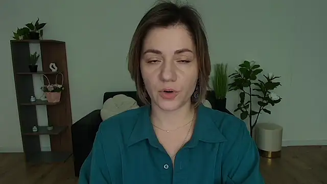 Snapshot of MariaSttone chatting on 12.13.24 MariaSttone online show from 12.13.24