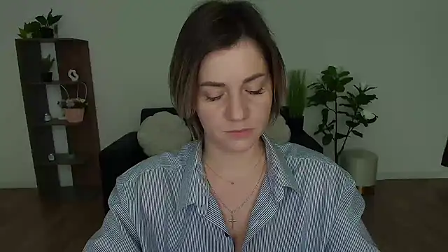 Snapshot of MariaSttone chatting on 12.14.24 MariaSttone online show from 12.14.24