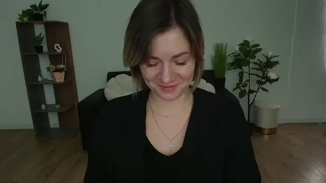 Snapshot of MariaSttone chatting on 12.16.24 MariaSttone online show from 12.16.24