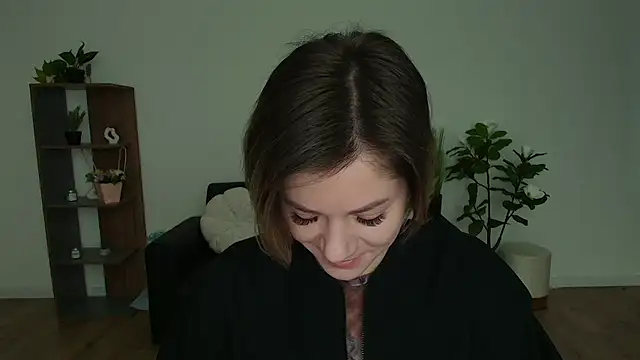 Snapshot of MariaSttone chatting on 12.19.24 MariaSttone online show from 12.19.24