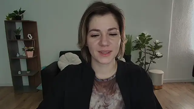Snapshot of MariaSttone chatting on 12.19.24 MariaSttone online show from 12.19.24