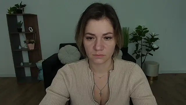 Snapshot of MariaSttone chatting on 12.23.24 MariaSttone online show from 12.23.24
