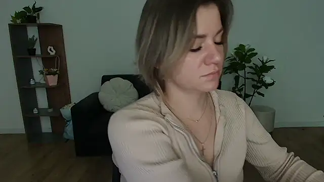 Snapshot of MariaSttone chatting on 12.23.24 MariaSttone online show from 12.23.24