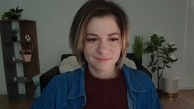 Snapshot of MariaSttone chatting on 12.24.24 MariaSttone online show from 12.24.24