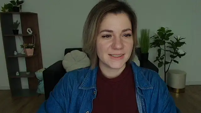 Snapshot of MariaSttone chatting on 12.24.24 MariaSttone online show from 12.24.24