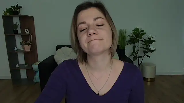 Snapshot of MariaSttone chatting on 12.25.24 MariaSttone online show from 12.25.24