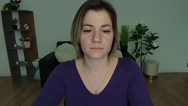 Snapshot of MariaSttone chatting on 12.25.24 MariaSttone online show from 12.25.24