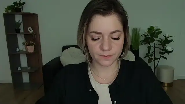 Snapshot of MariaSttone chatting on 12.26.24 MariaSttone online show from 12.26.24