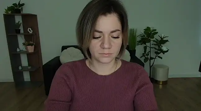 Snapshot of MariaSttone chatting on 12.27.24 MariaSttone online show from 12.27.24