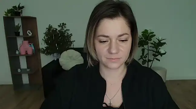 Snapshot of MariaSttone chatting on 01.12.25 MariaSttone online show from 01.12.25