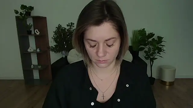 Snapshot of MariaSttone chatting on 01.20.25 MariaSttone online show from 01.20.25