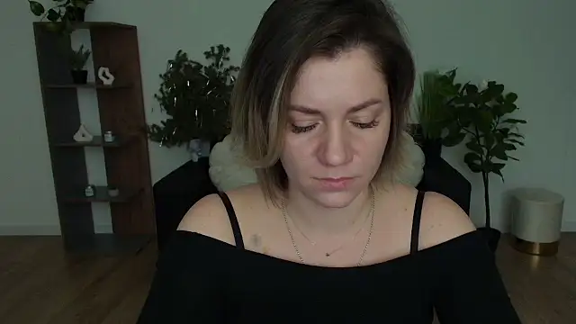 Snapshot of MariaSttone chatting on 01.24.25 MariaSttone online show from 01.24.25