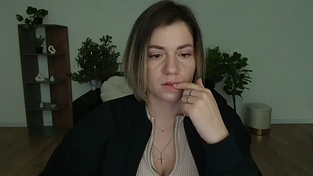 Snapshot of MariaSttone chatting on 01.30.25 MariaSttone online show from 01.30.25