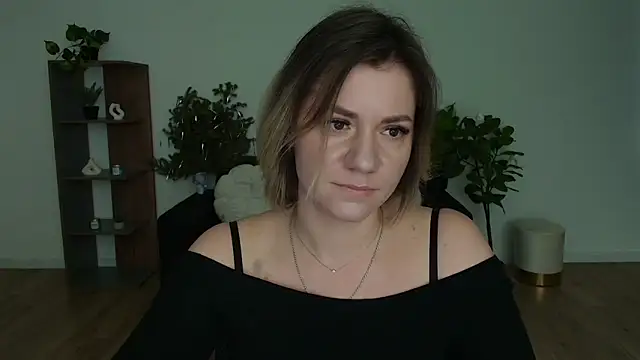 Snapshot of MariaSttone chatting on 02.04.25 MariaSttone online show from 02.04.25