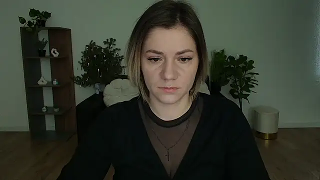 Snapshot of MariaSttone chatting on 02.05.25 MariaSttone online show from 02.05.25
