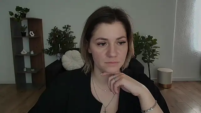 Snapshot of MariaSttone chatting on 02.10.25 MariaSttone online show from 02.10.25