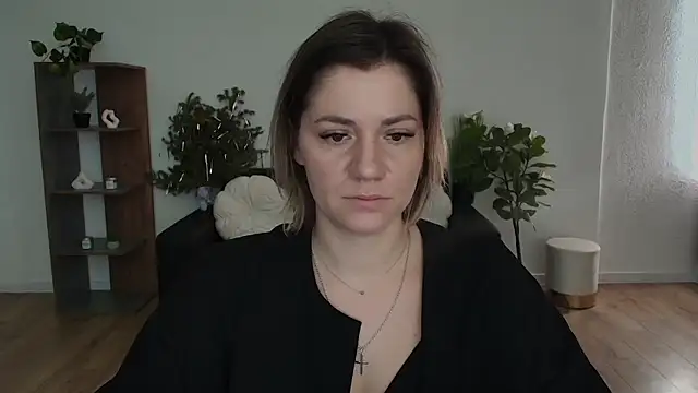 Snapshot of MariaSttone chatting on 02.10.25 MariaSttone online show from 02.10.25