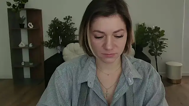 Snapshot of MariaSttone chatting on 02.12.25 MariaSttone online show from 02.12.25