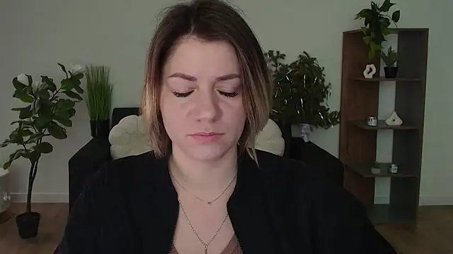 Snapshot of MariaSttone chatting on 02.16.25 MariaSttone online show from 02.16.25