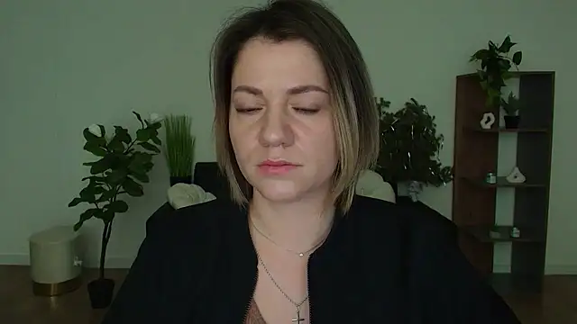 Snapshot of MariaSttone chatting on 02.17.25 MariaSttone online show from 02.17.25