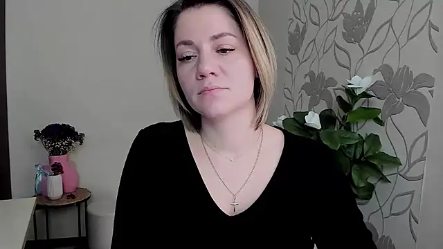 Snapshot of MariaSttone chatting on 02.19.25 MariaSttone online show from 02.19.25