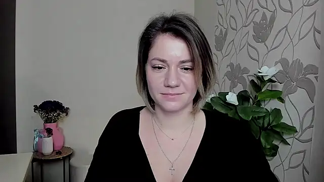 Snapshot of MariaSttone chatting on 02.22.25 MariaSttone online show from 02.22.25