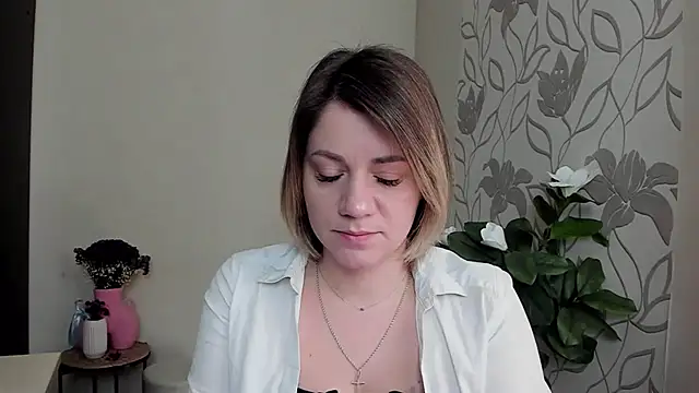 Snapshot of MariaSttone chatting on 02.25.25 MariaSttone online show from 02.25.25