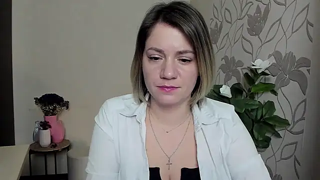 Snapshot of MariaSttone chatting on 02.25.25 MariaSttone online show from 02.25.25