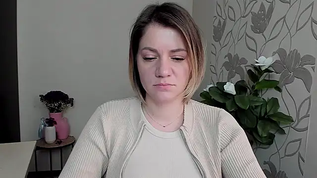 Snapshot of MariaSttone chatting on 02.28.25 MariaSttone online show from 02.28.25
