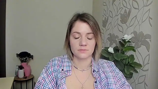 Snapshot of MariaSttone chatting on 03.09.25 MariaSttone online show from 03.09.25