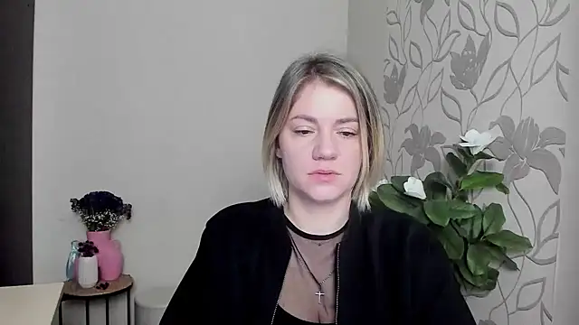 Snapshot of MariaSttone chatting on 03.10.25 MariaSttone online show from 03.10.25