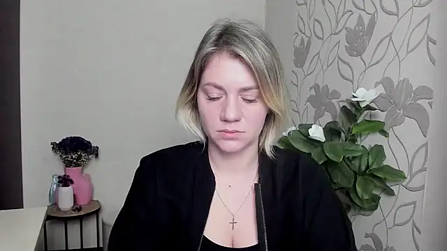 Snapshot of MariaSttone chatting on 03.11.25 MariaSttone online show from 03.11.25