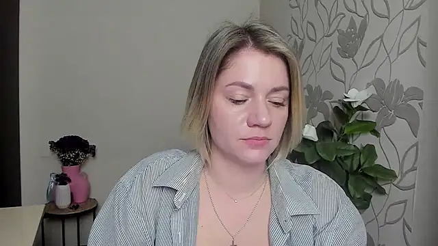 Snapshot of MariaSttone chatting on 03.11.25 MariaSttone online show from 03.11.25