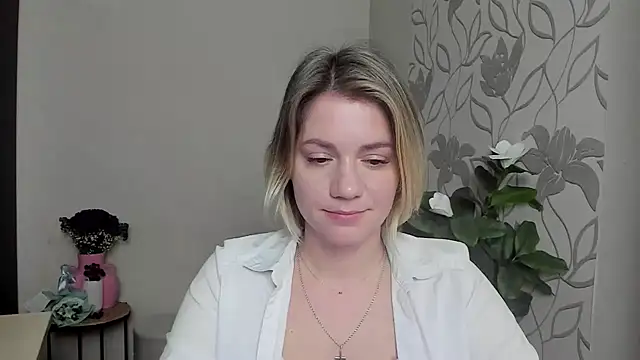 Snapshot of MariaSttone chatting on 03.12.25 MariaSttone online show from 03.12.25