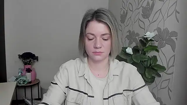 Snapshot of MariaSttone chatting on 03.13.25 MariaSttone online show from 03.13.25