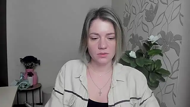 Snapshot of MariaSttone chatting on 03.13.25 MariaSttone online show from 03.13.25