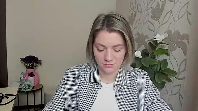 Snapshot of MariaSttone chatting on 03.15.25 MariaSttone online show from 03.15.25
