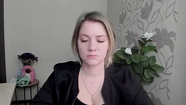 Snapshot of MariaSttone chatting on 03.18.25 MariaSttone online show from 03.18.25