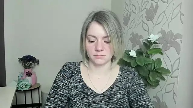 Snapshot of MariaSttone chatting on 03.18.25 MariaSttone online show from 03.18.25