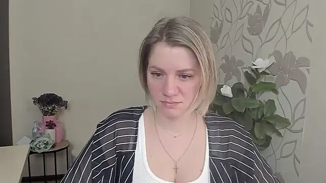 Snapshot of MariaSttone chatting on 03.20.25 MariaSttone online show from 03.20.25