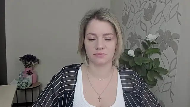 Snapshot of MariaSttone chatting on 03.21.25 MariaSttone online show from 03.21.25