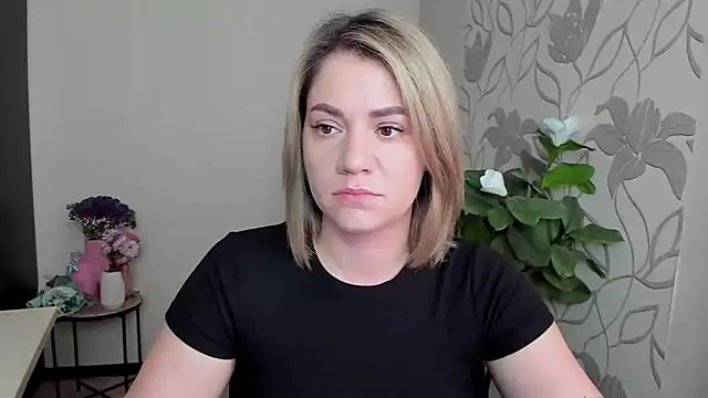 Snapshot of MariaSttone chatting on 09.16.25 MariaSttone online show from 09.16.25