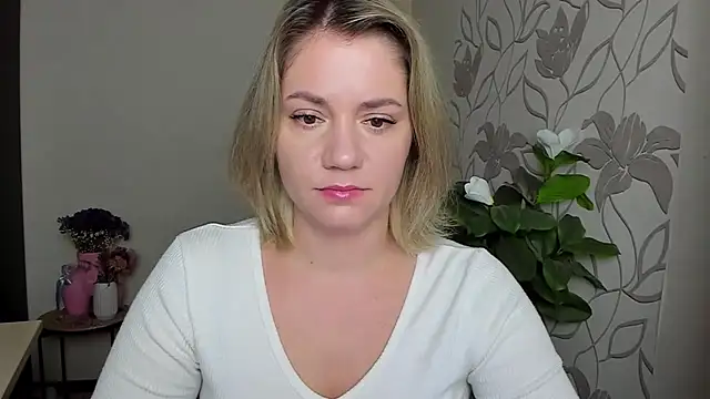 Snapshot of MariaSttone chatting on 10.03.25 MariaSttone online show from 10.03.25