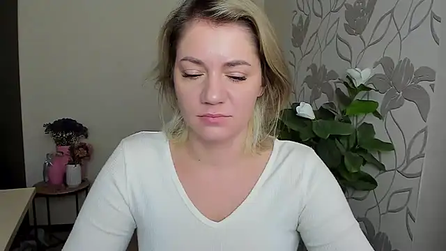 Snapshot of MariaSttone chatting on 10.06.25 MariaSttone online show from 10.06.25