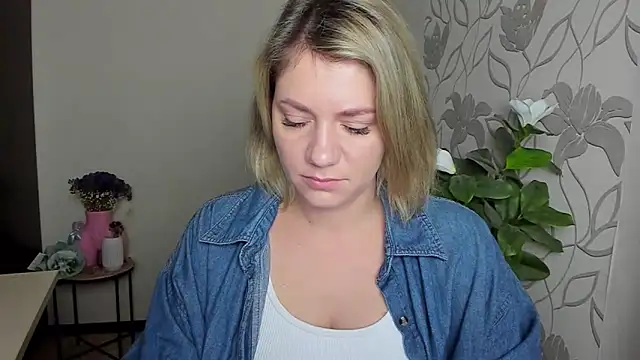 Snapshot of MariaSttone chatting on 10.08.25 MariaSttone online show from 10.08.25