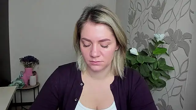 Snapshot of MariaSttone chatting on 10.14.25 MariaSttone online show from 10.14.25